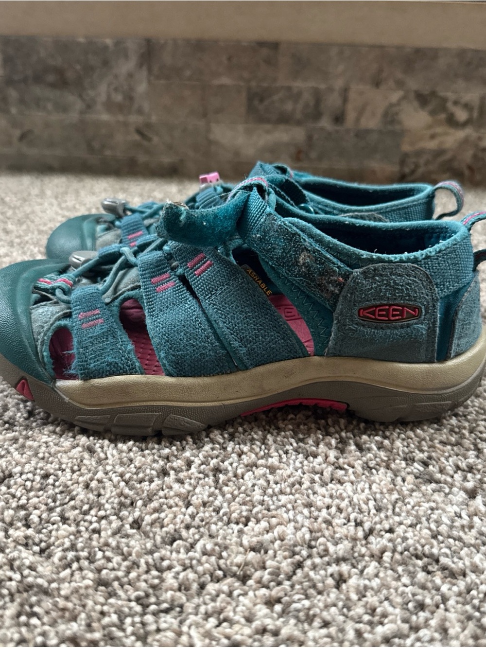 KEEN Girls Size 2 Teal Pink Outdoor Sandals - Comfortable Trail Shoes EUC